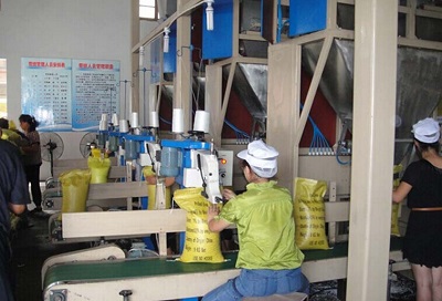 大包装粉剂定量包装机在粉剂饲料行业的应用
